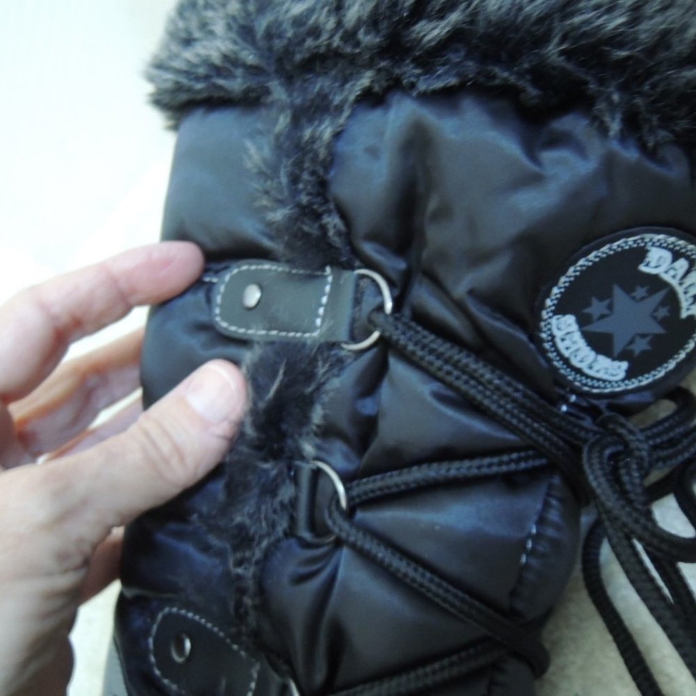 Ladies Boots Size 8 1/2 M by Daily Shoes Faux Fur Waterproof Black Quilt Lace Up - Picture 5 of 13